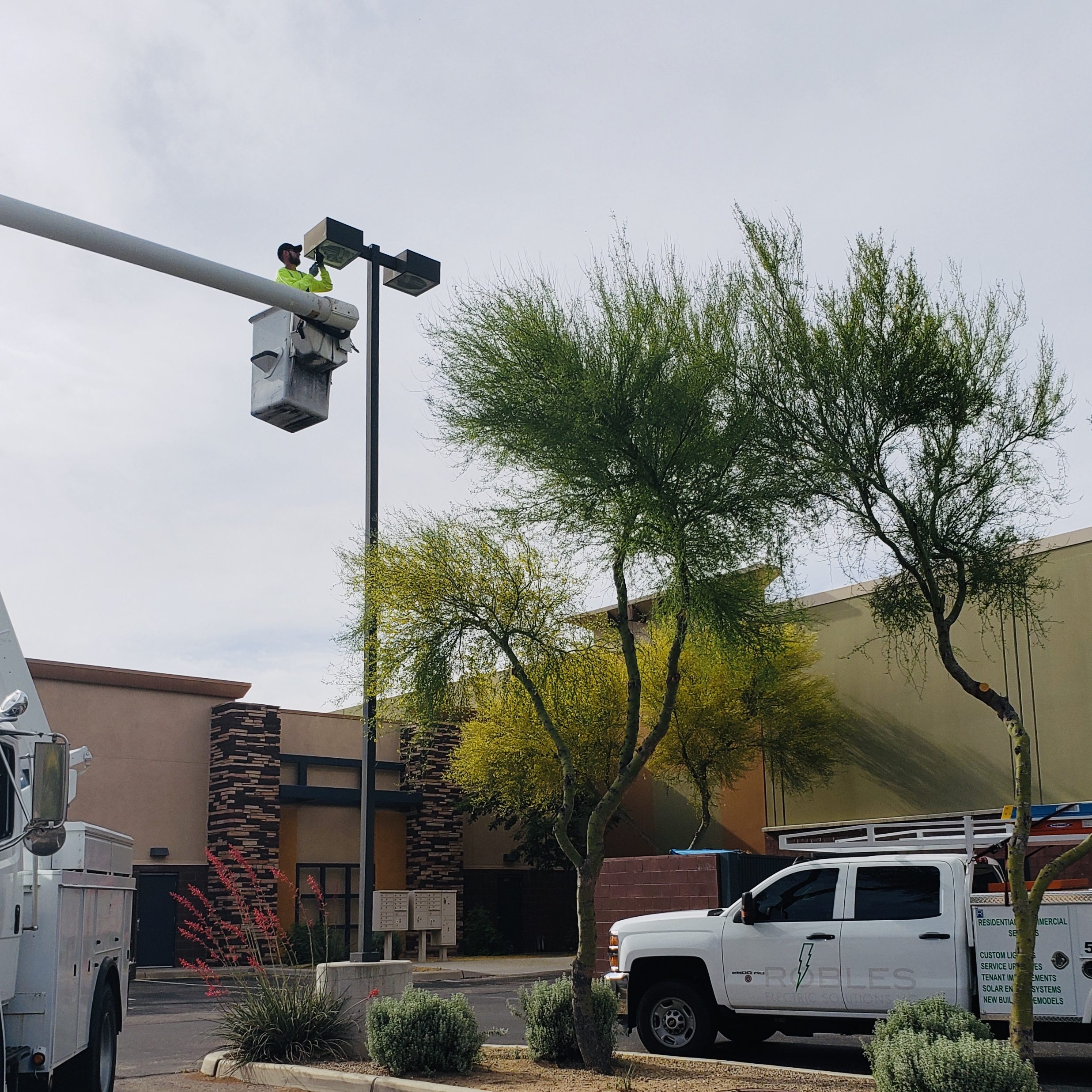 commercial electrical contractor